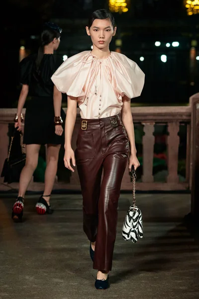 Look 17
